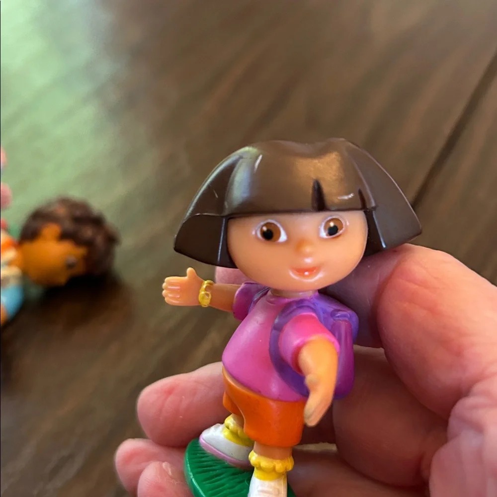 Dora the Explorer cake topper set